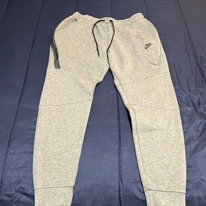 100% authentic Nike tech pants in good condition just dry clean brand new again